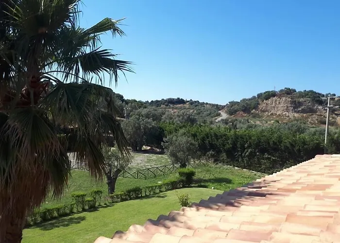 Casale Degli Ulivi 住宿加早餐酒店 Cirò Marina